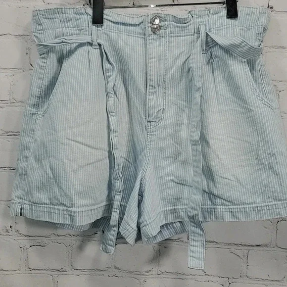 AE Denim High Waist Mom Shorts Blue w White Stripes Women's Size 16 - Picture 3 of 16